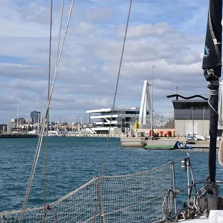 Velero En Puerto De - E&m Boats Botel Valencia